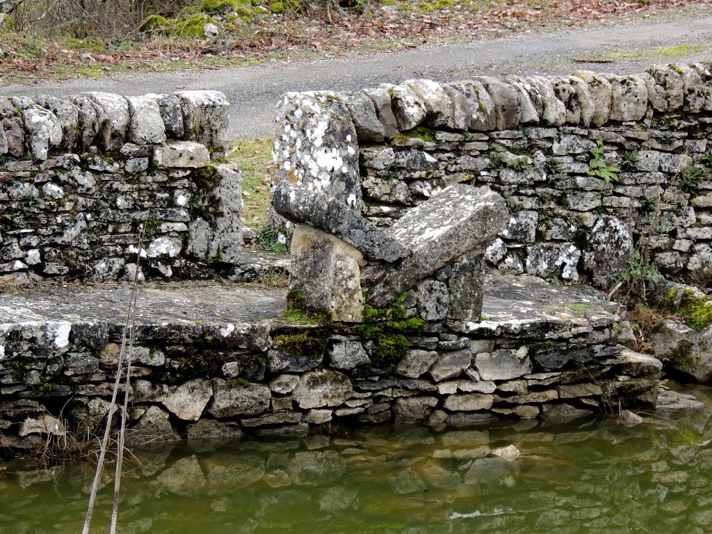 46 LIMOGNE-en-Quercy - lavoir, Sol de Fraysse. by Jean THIERS