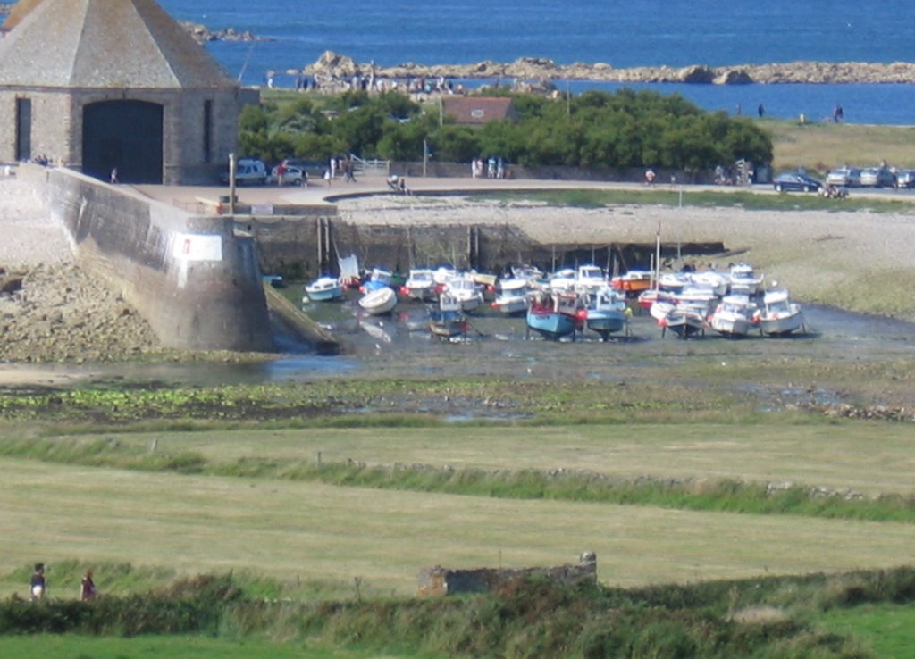 Le Port Goury by Henninges