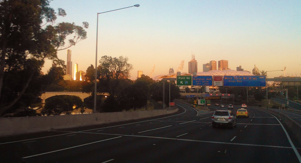 6am on the Monash fwy, Its gunna be a hot one by Goldnbrownman