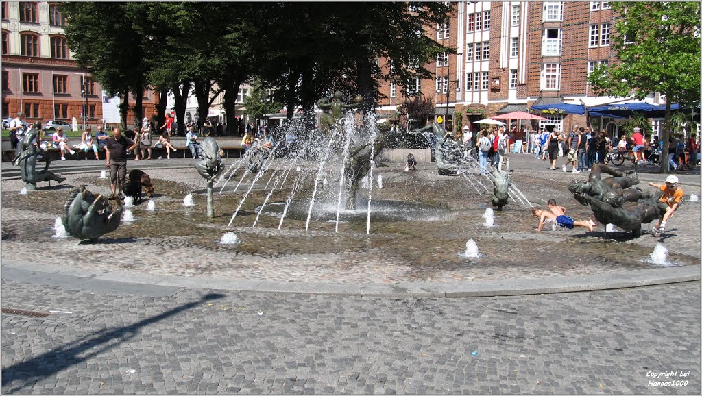 H©)•01•2013 / Rostock: Am Stadtbrunnen / IV by Hannes Th.