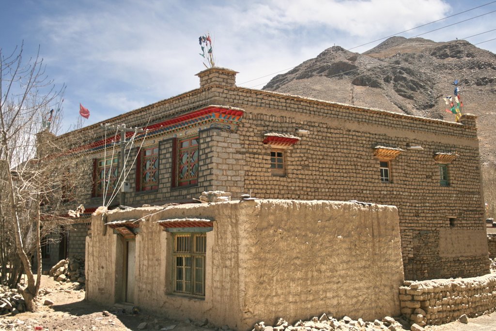 Small village about road on Gyantse by Olga Ivanova