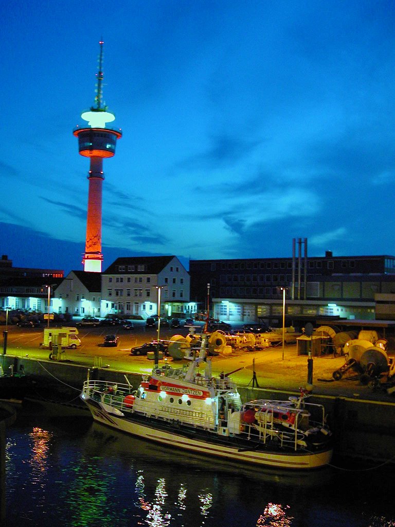 SAR - Boot, Tonnenhof und Radarturm by wolfgang gose