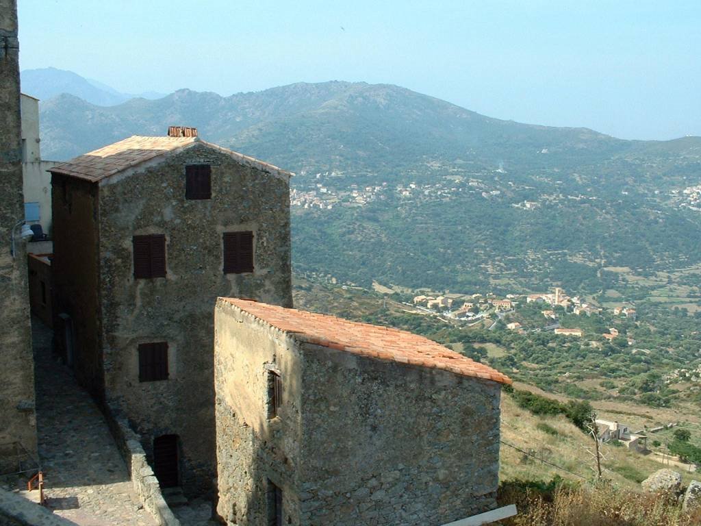 France, la Corse le petit village perché de Sant' Antonino en Balagne et Praoli en face by Roger-11