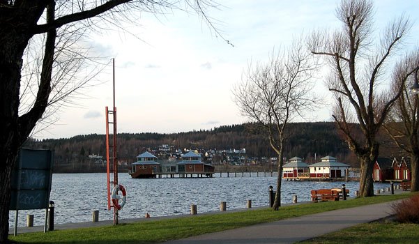 Ulricehamn, lake Åsunden and Kallbadhuset by svengte