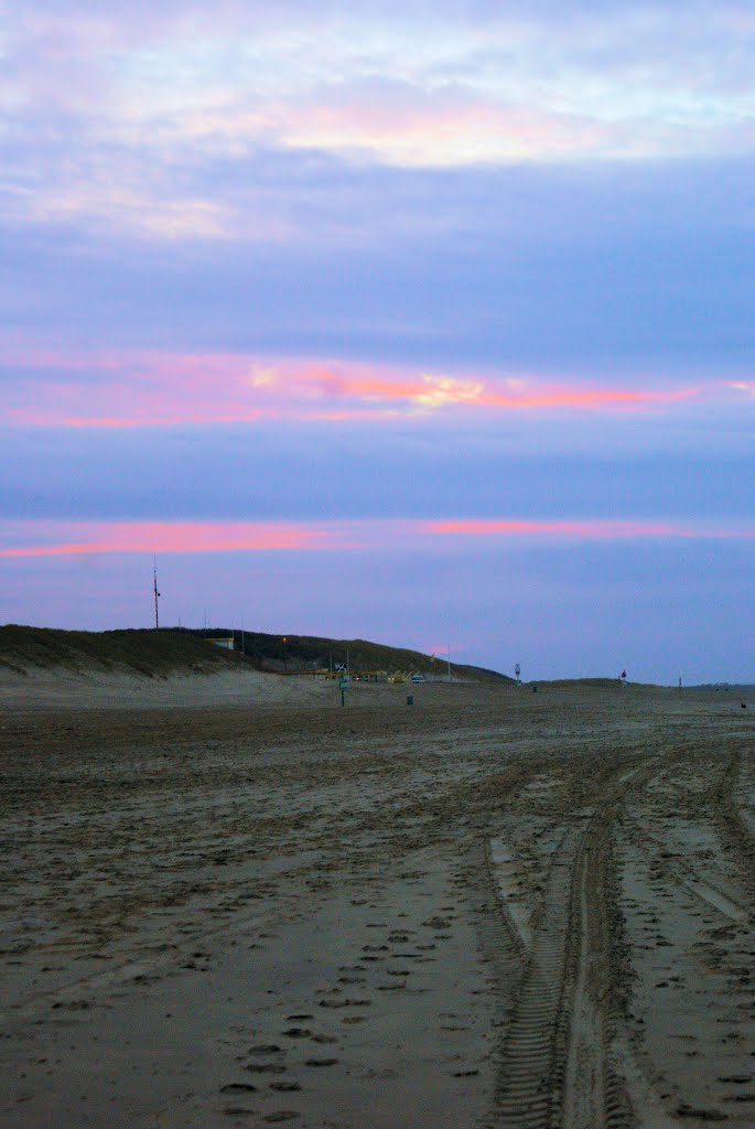 Traces on the beach by mawabo