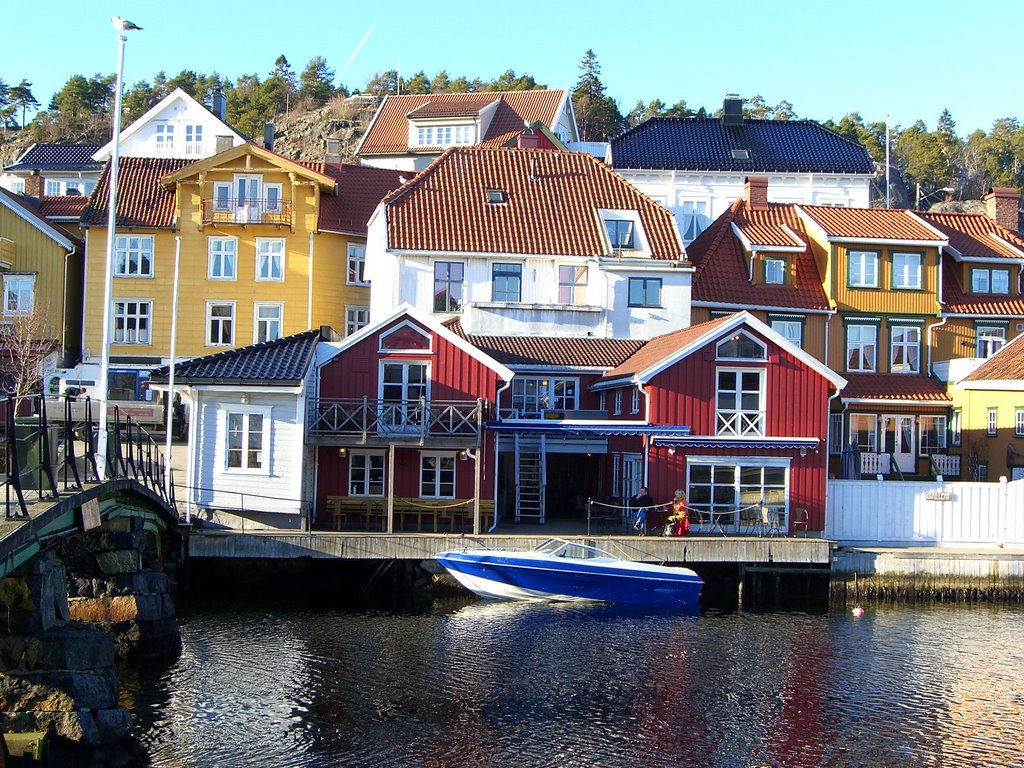 Bunte Häuser am Meer by Obertroll