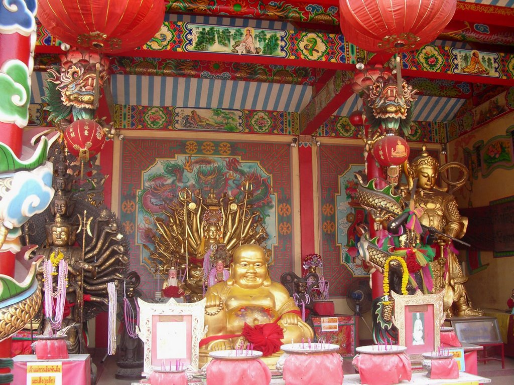 Wat Pahan Choeng China temple by anteyrus