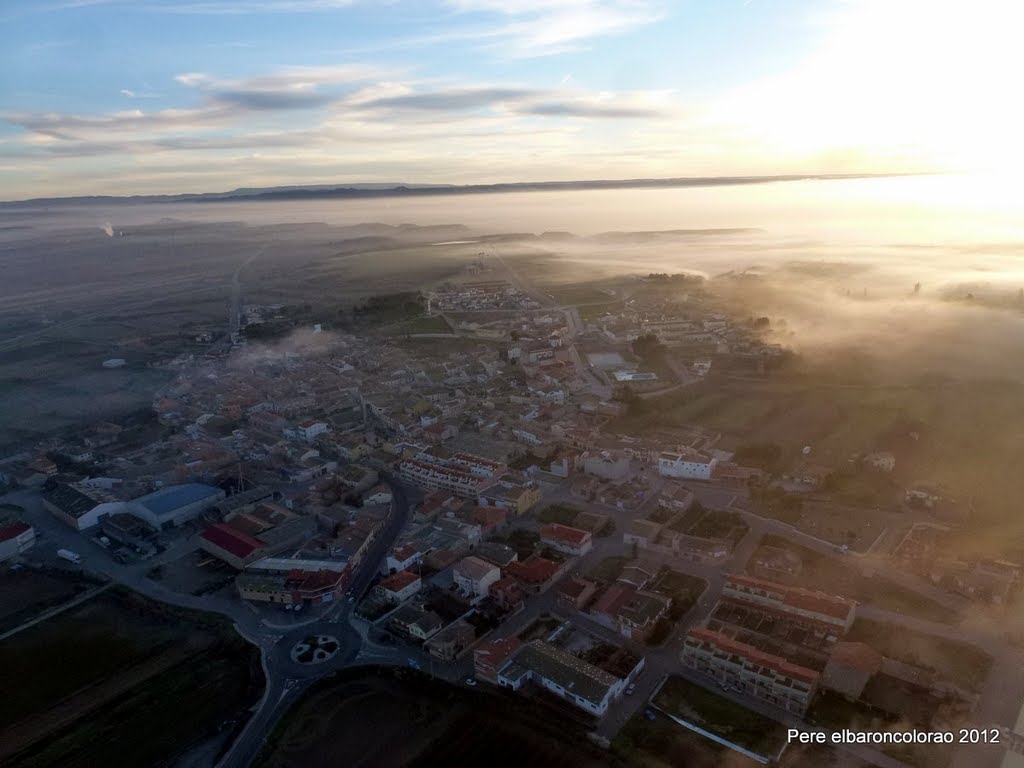 Miralcamp i darrere la boira. by Pere elbaroncolorao