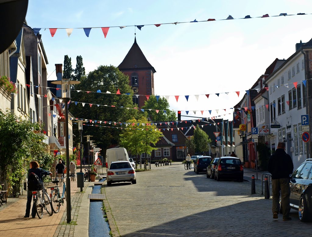 Stadtkirche und Kirchenstraße by U.Schultz