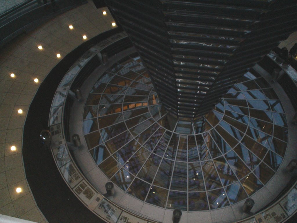 Reichstag-Cupola by jarmie