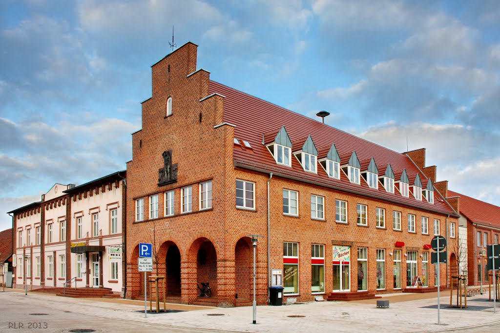 Ludwigslust, Lindenstraße Ecke Breite Straße by Mecklenburg pro Panoramio