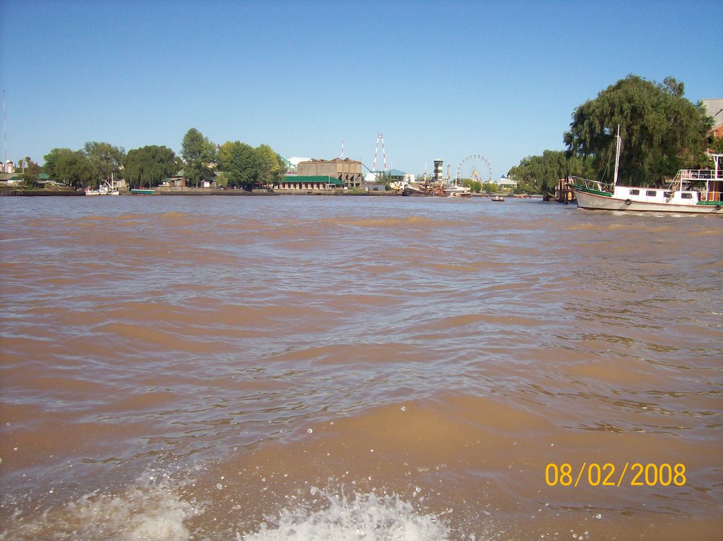 Vista de Tigre desde el Rio Lujan y Rio Sarmiento by Horacio Louzao Argentina