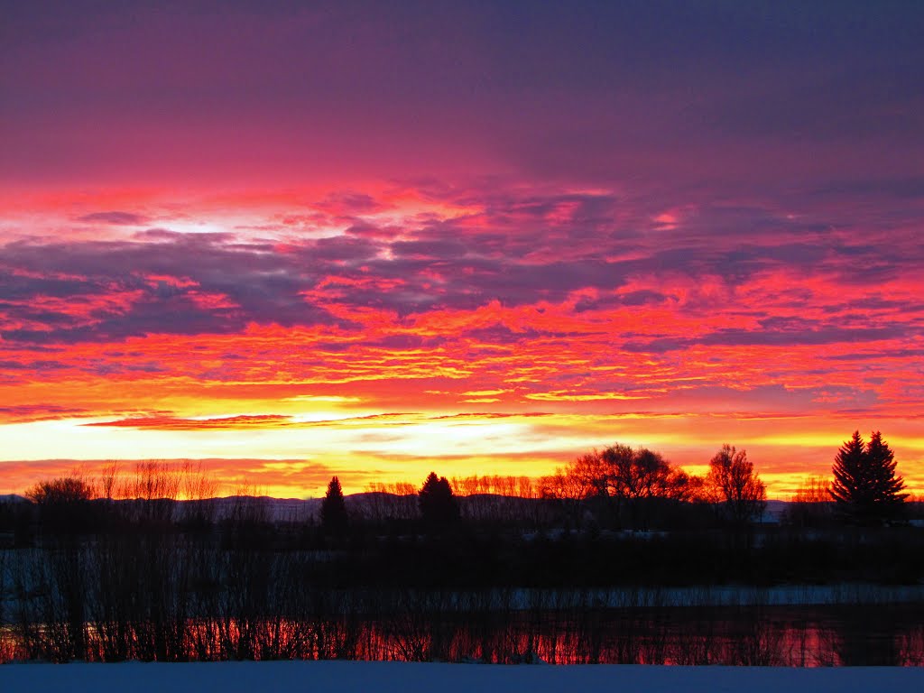 Vivid Morning Sky by idahodon