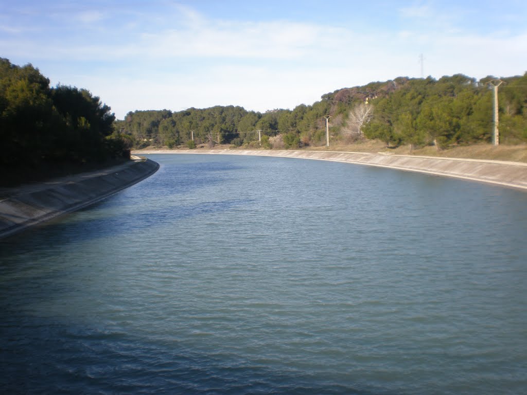 Canal de Craponne depuis la D17 à Salon de Provence by Charbela