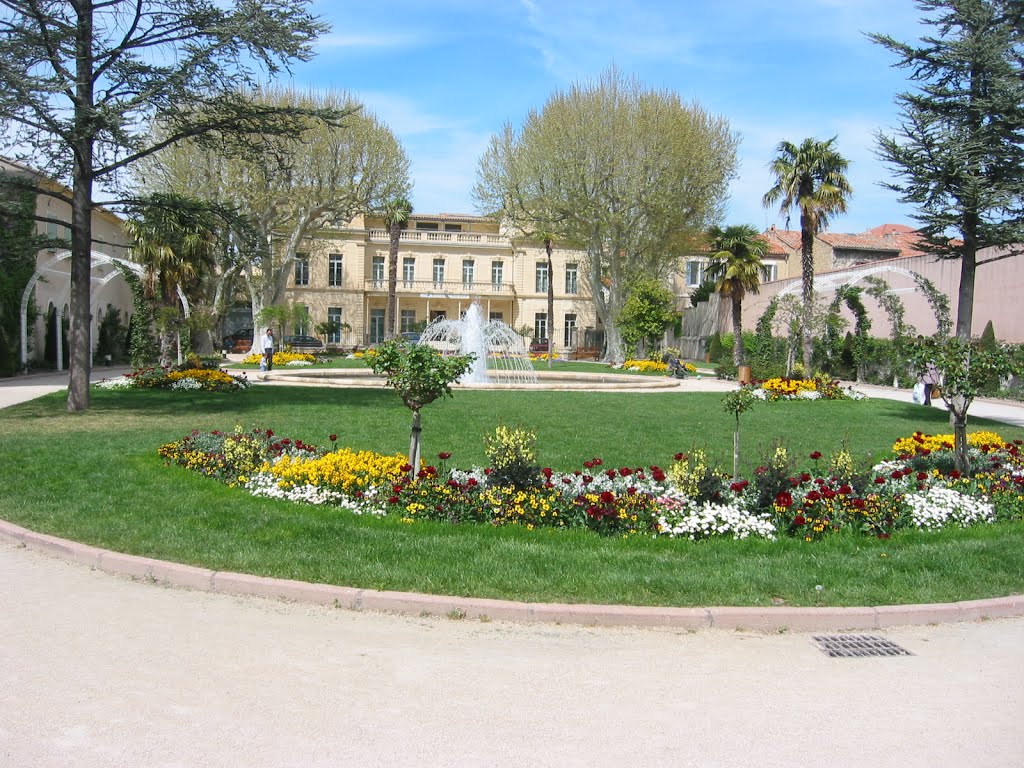 Parc à Salon de Provence by Charbela