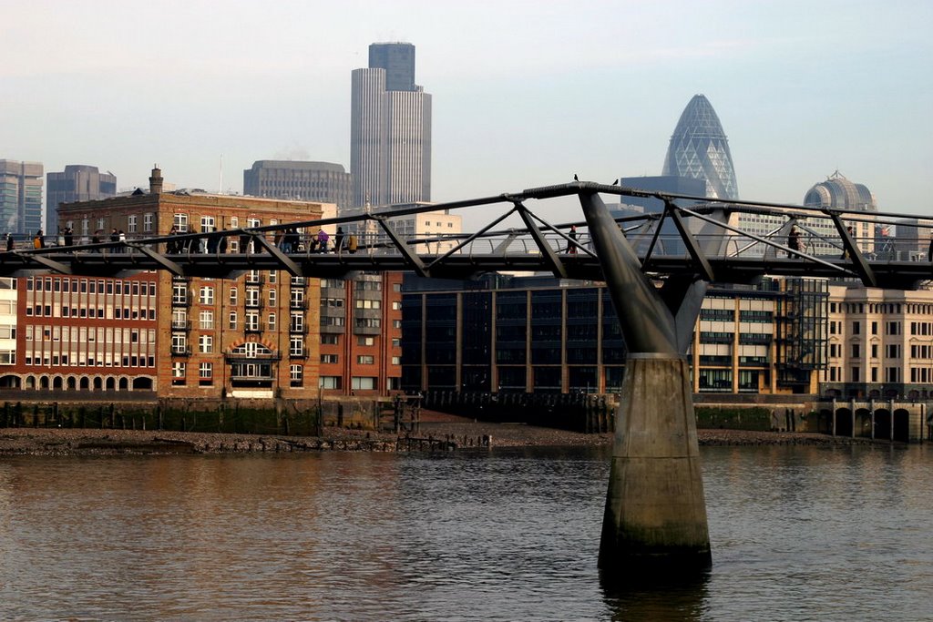 Millenium Bridge by Quique Morrique