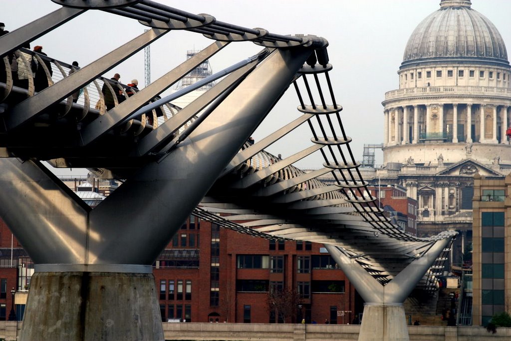 Millenium Bridge and St. Paul by © Morrique