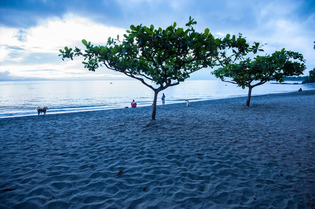 Sengiggi Beach, Lombok by geir-ole