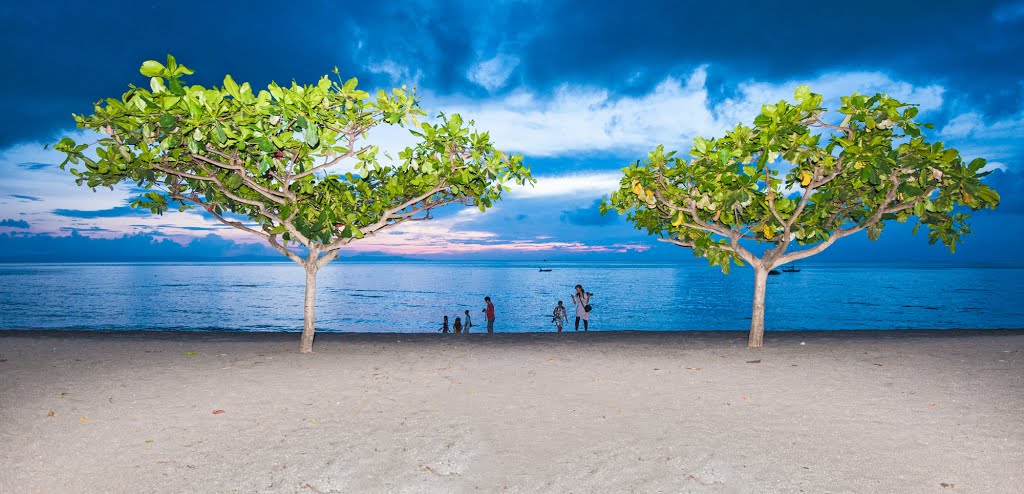 Sengiggi Beach, Lombok by geir-ole