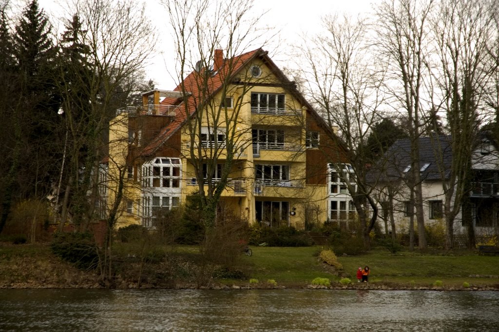 Haus am Saaleufer in Halle by Thoralf Schade