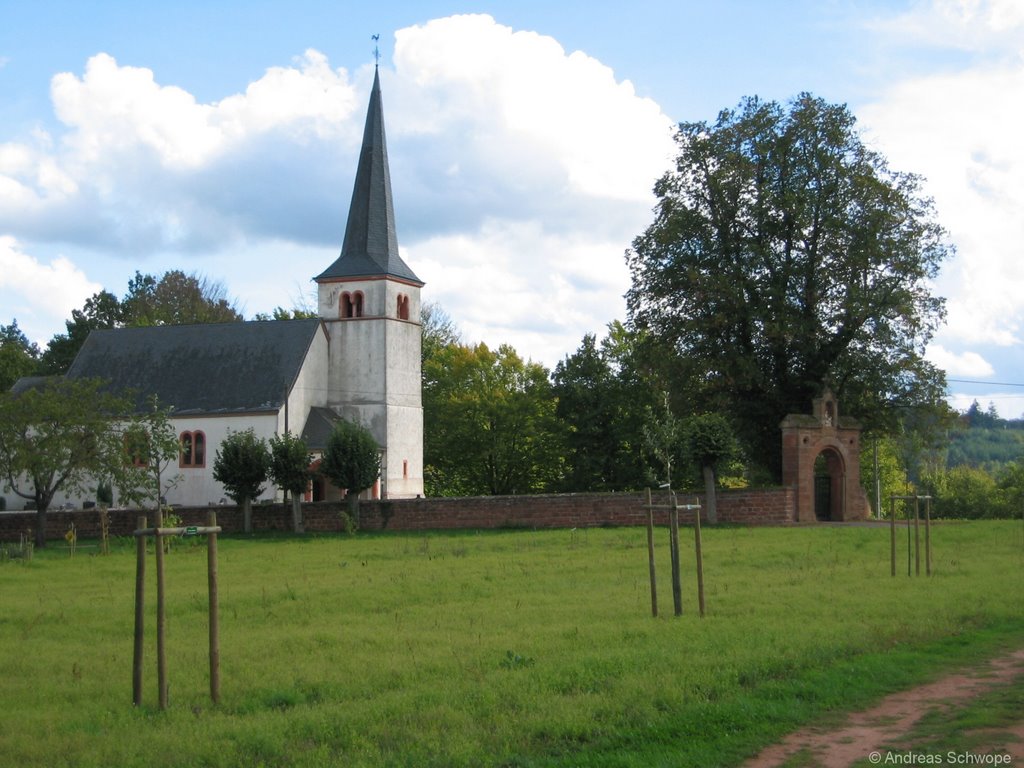 Kirche bei den Kriegsgräbern by Andreas Schwope