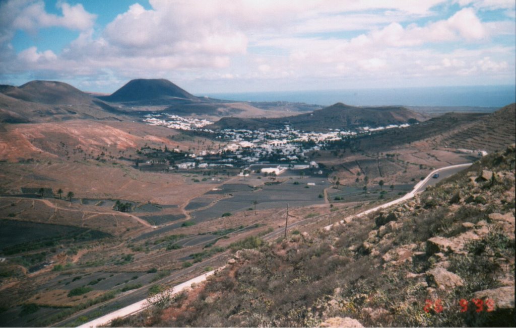 Haría en el valle de las mil palmeras by Joerg Wenzel