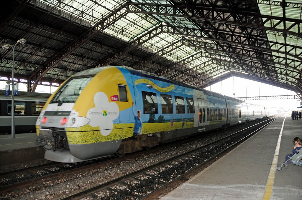 TER Champagne Ardennes en gare de Troyes by jl capdeville