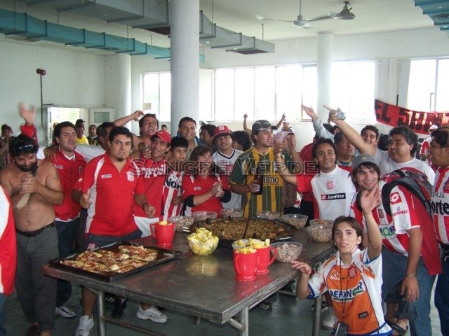 Aldosivi y el santo tucumano - almuerzo nacional b 2007 by sangreverde