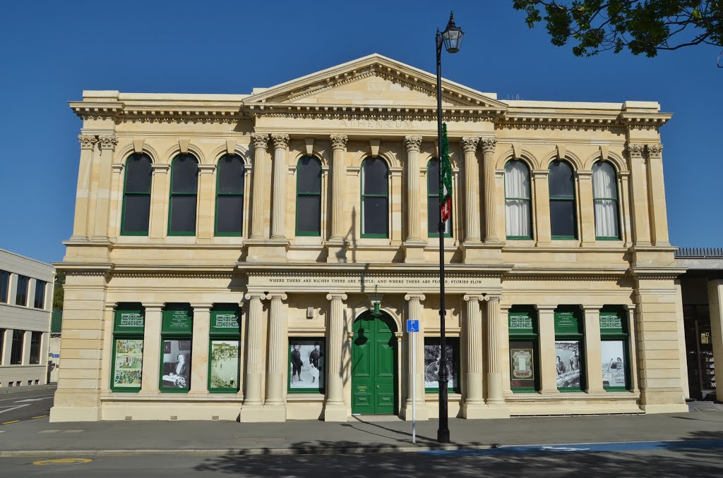 Athenaeum - Thames Street - Oamaru (Nouvelle-Zélande) by Naru Kenji