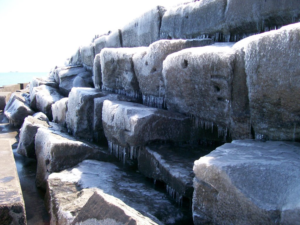 Iced rocks @ the Point by Leskra