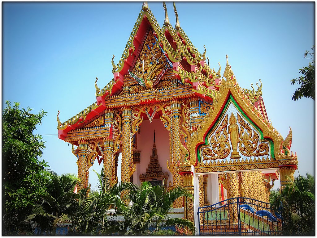 Jomtien - Buddha Temple by Dino Danieli