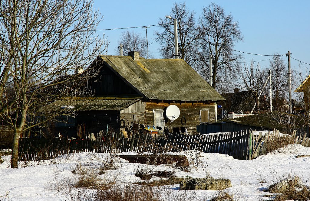 Типичный деревянный дом в Спорово.Typical Wooden House in Sporowo by Victor Radivinovski