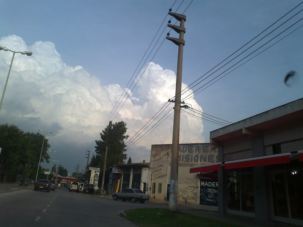 Paseando por Ituzaingó con Cumulus Nimbus by Marcelo Pagano