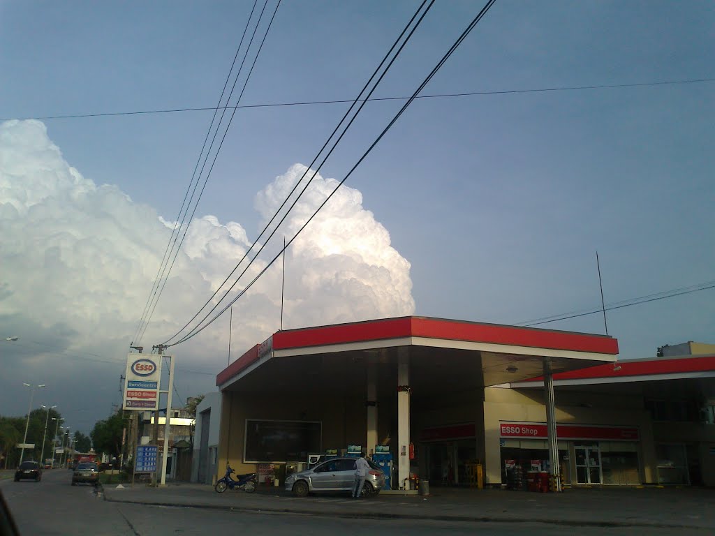 Paseando por Ituzaingó con Cumulus Nimbus by Marcelo Pagano