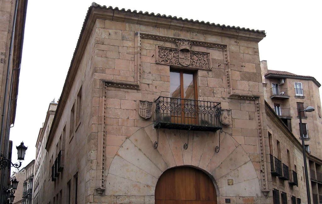 Salamanca - Fachada de la Casa de María la Brava. by R.F.Rumbao