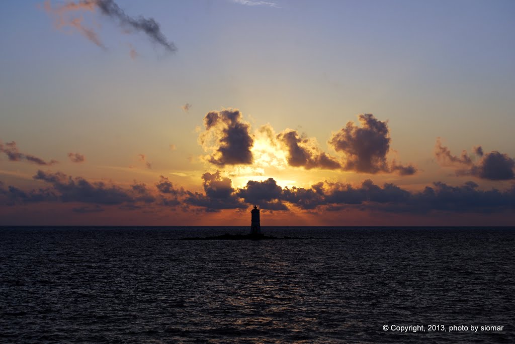 Calasetta. Il faro di mangiabarche al tromonto by siomar