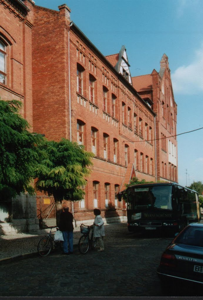 Karl-Marx-Oberschule Calbe by Albizia