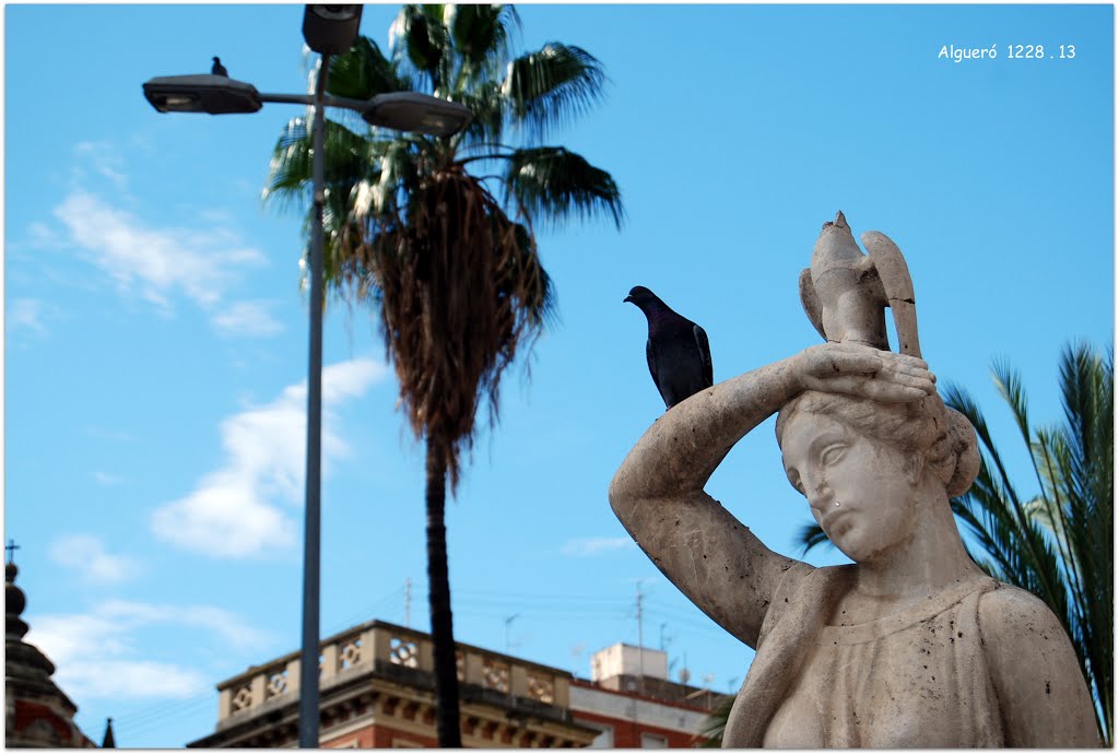 CASTELLÓN 2012.- Escultura con dos palomas, una permanente y otra ocasional. by Algueró