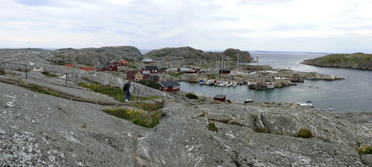 Väderöarna, Storön, Harbour,view from SW, aug 2007 by svengte