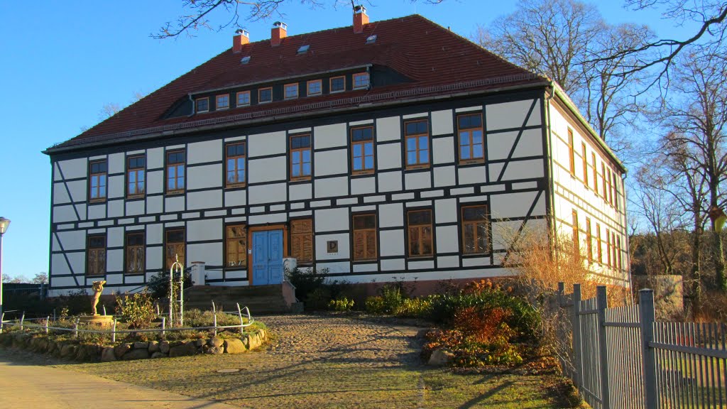 Das Drostenhaus in Feldberg by gerdb