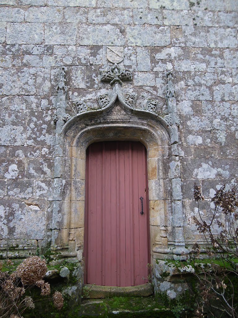 Porte laterale chapelle de la trinité a plumergat by chisloup