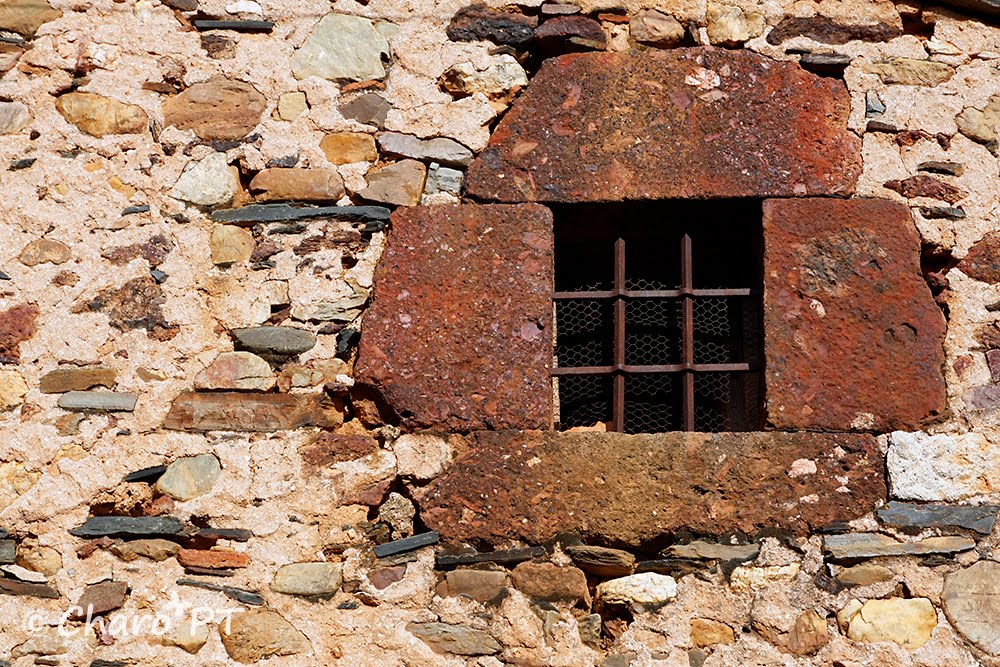 Villacorta: Ventana de piedra by CharoPTorrego