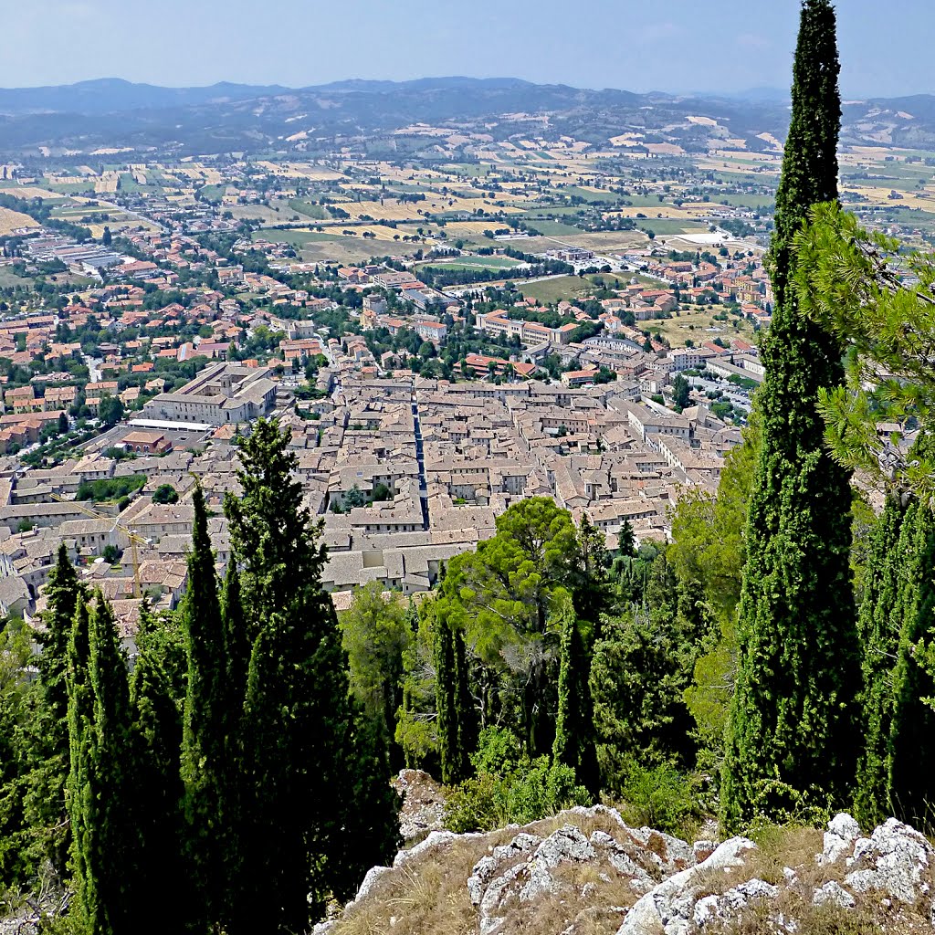 Gubbio da Sant'Ubaldo by Pom-Panoramio? YES !