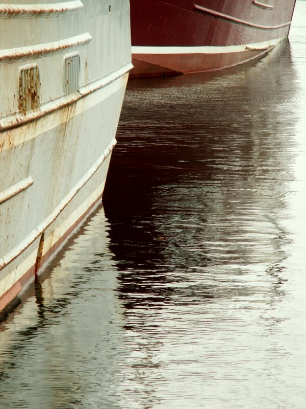 I Holbæk havn. by Henrik Petersen