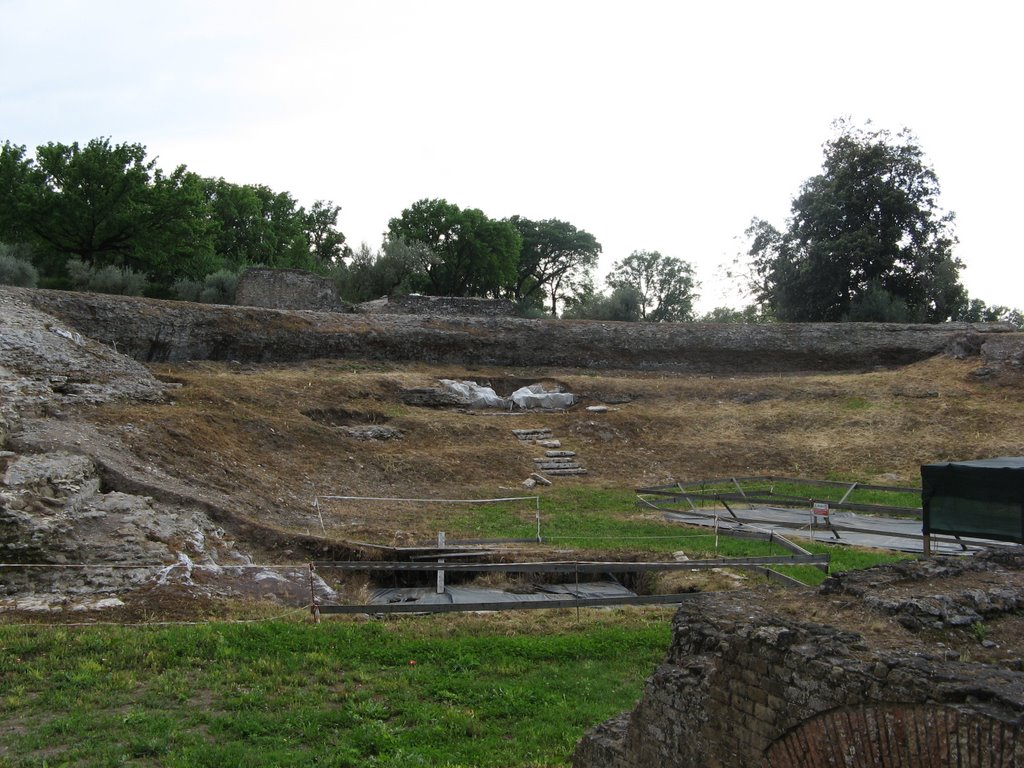 Tivoli-Villa Adriana-Théâtre grec by Laurent Guyard