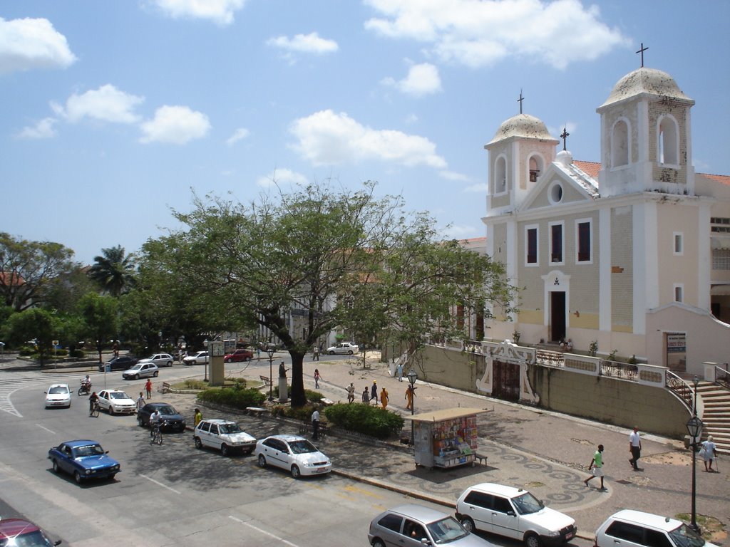 Largo do Carmo by Marcelo Helal