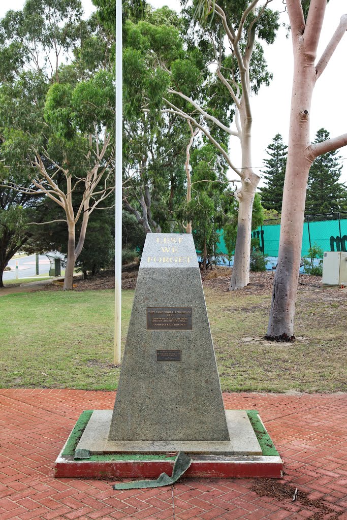 Floreat - War Memorial by Derek Graham