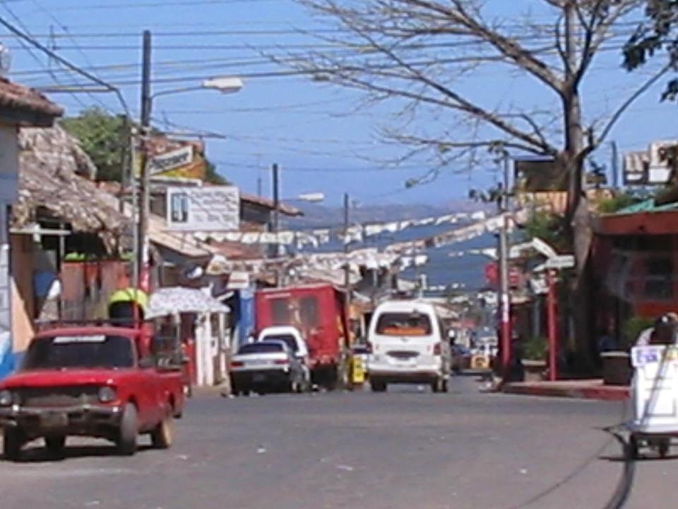 Vista desde la estacion del tren de Cutuco by Dr. Mejía Clavel