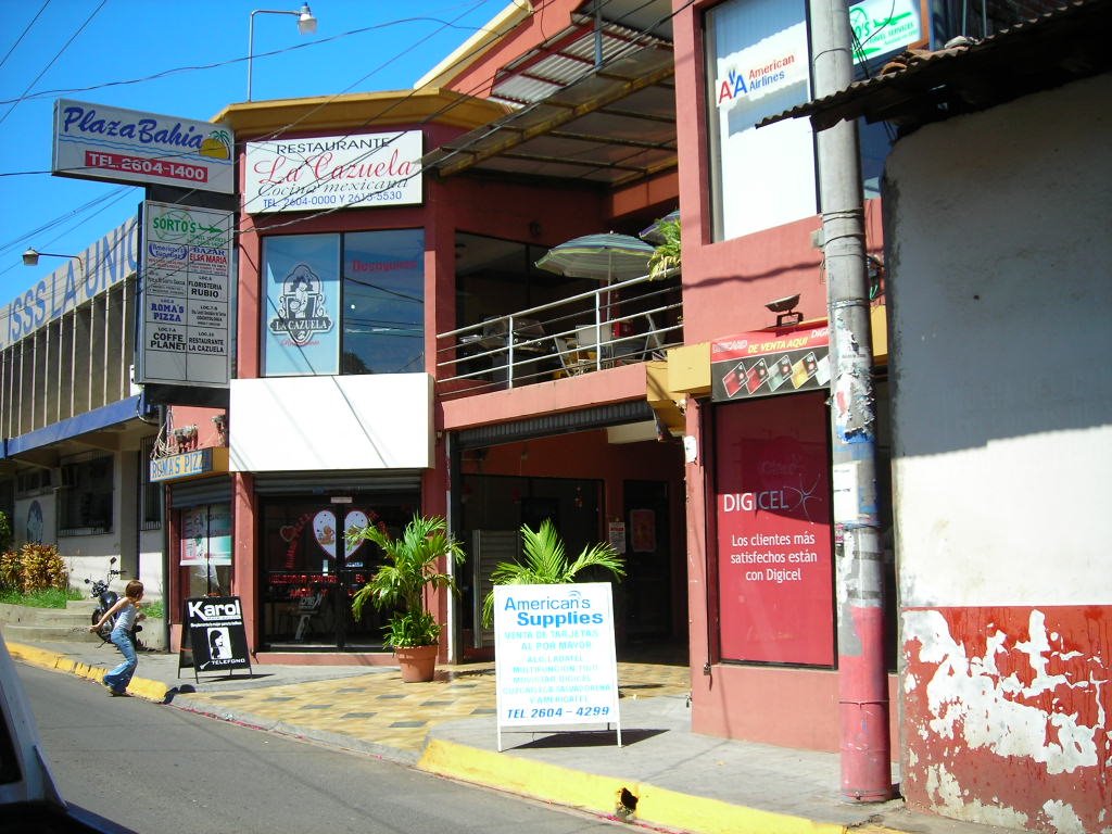 Plaza Bahía. junto al ISSS by Dr. Mejía Clavel