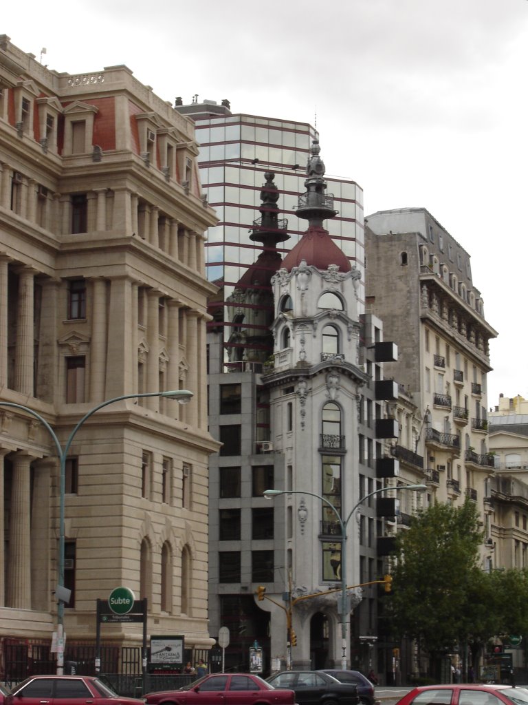 Frente a Plaza Lavalle by Cristina Sottile